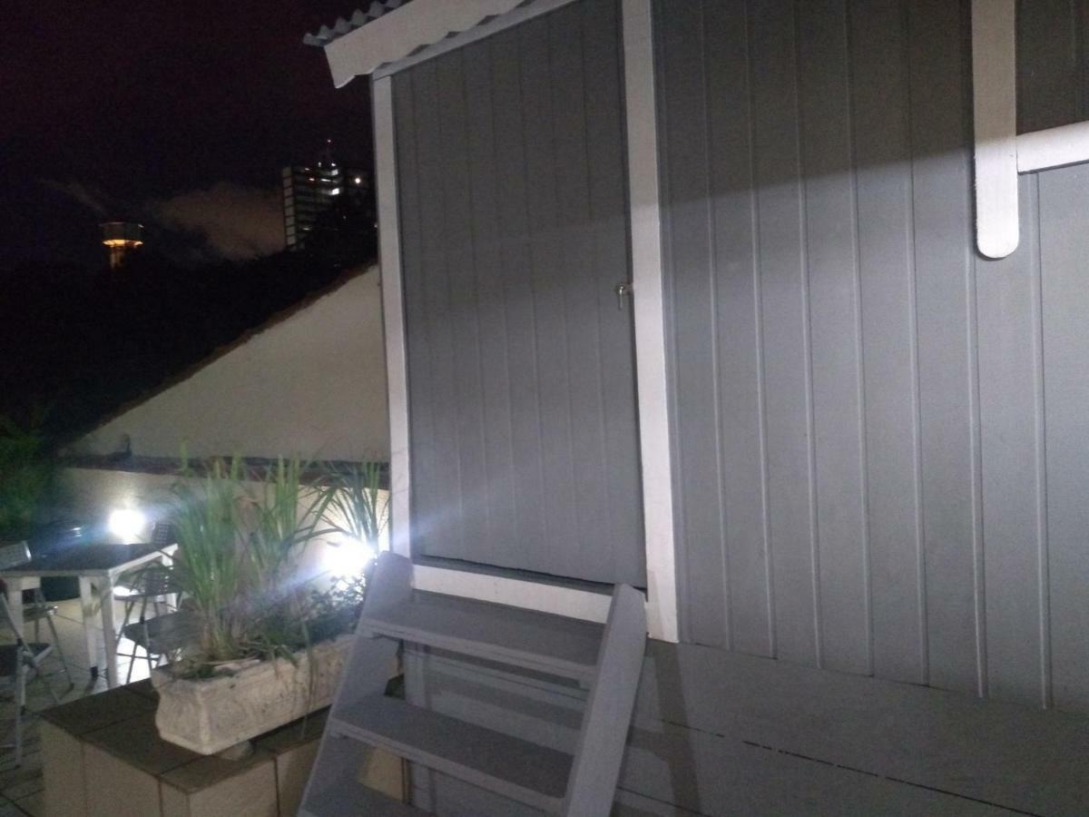 Hospedagem domiciliar Edward Monthy Blacky *