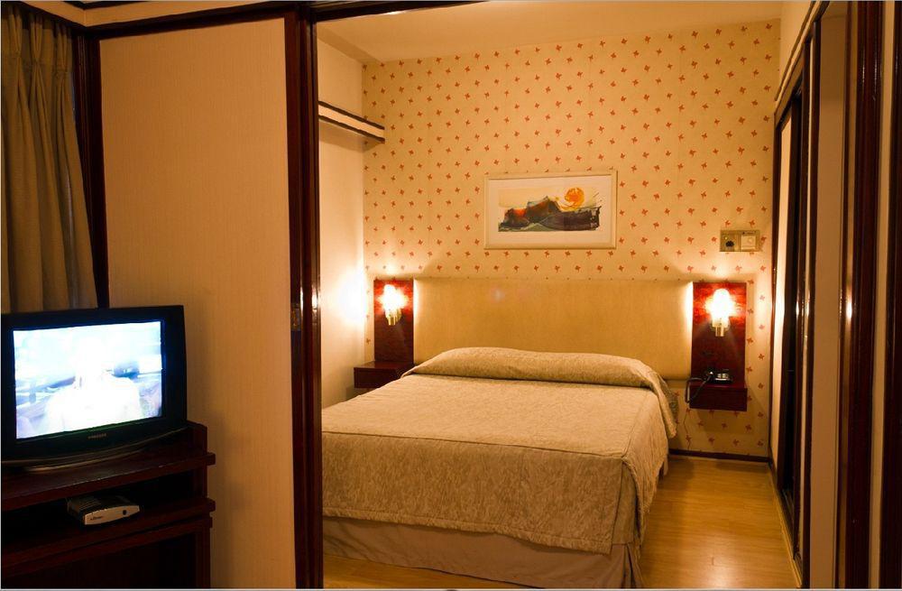Le Premier Hotel