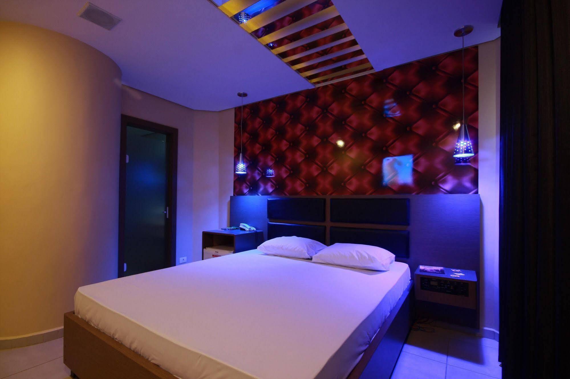 Hippus (adults Only) Hotel do amor