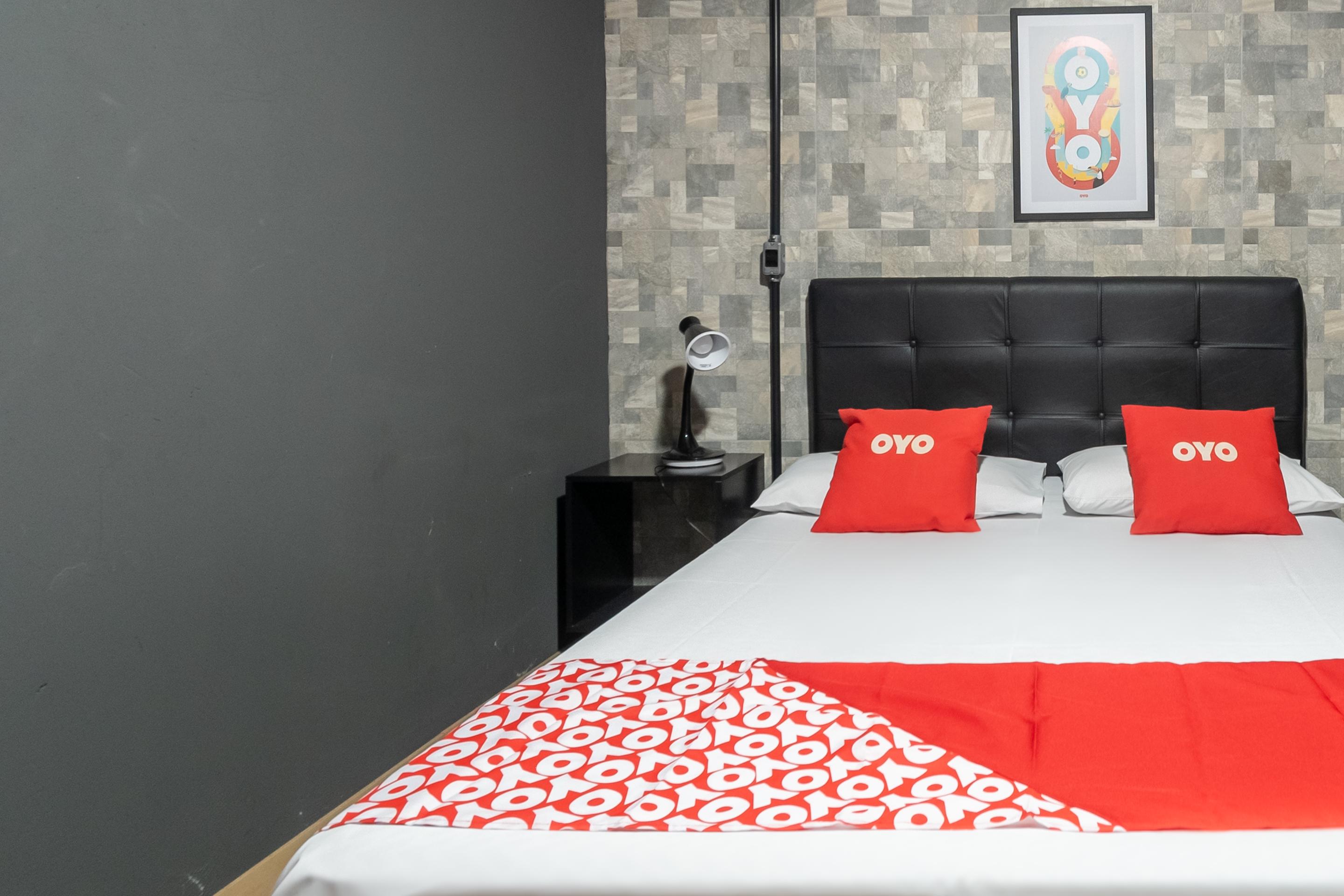 Oyo Massimo Brooklin,