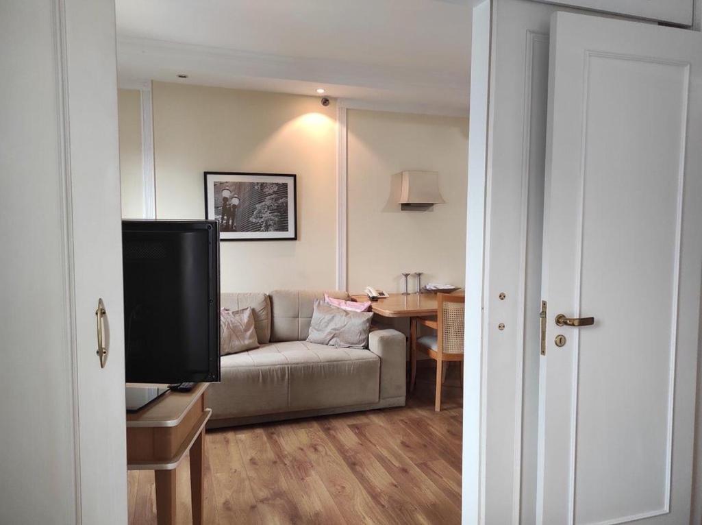 Hotel Jardins Univer Pamplona Com Garagem 2410