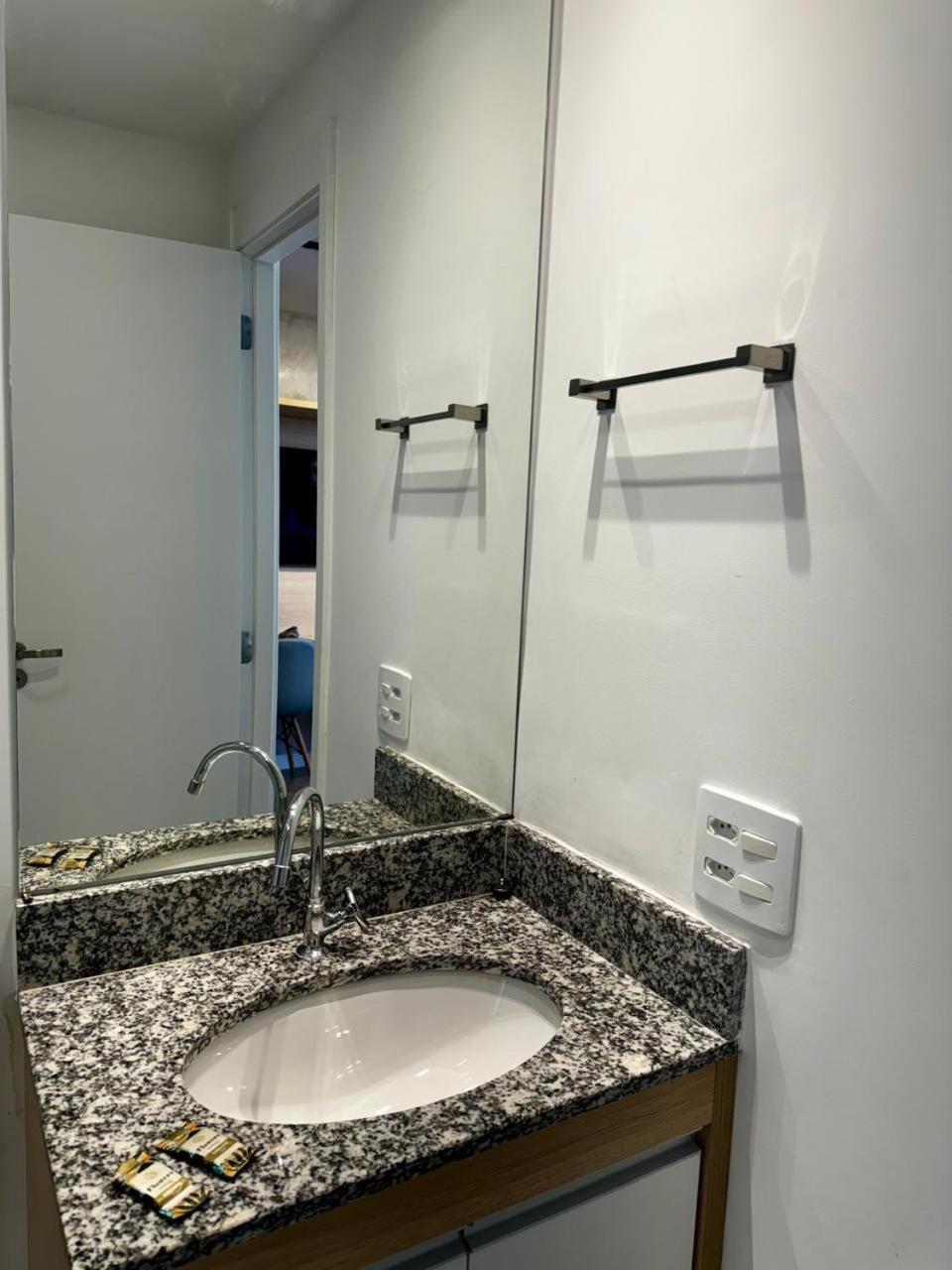 Charmoso No Bras Com Piscina - Metro Bras Apartamento