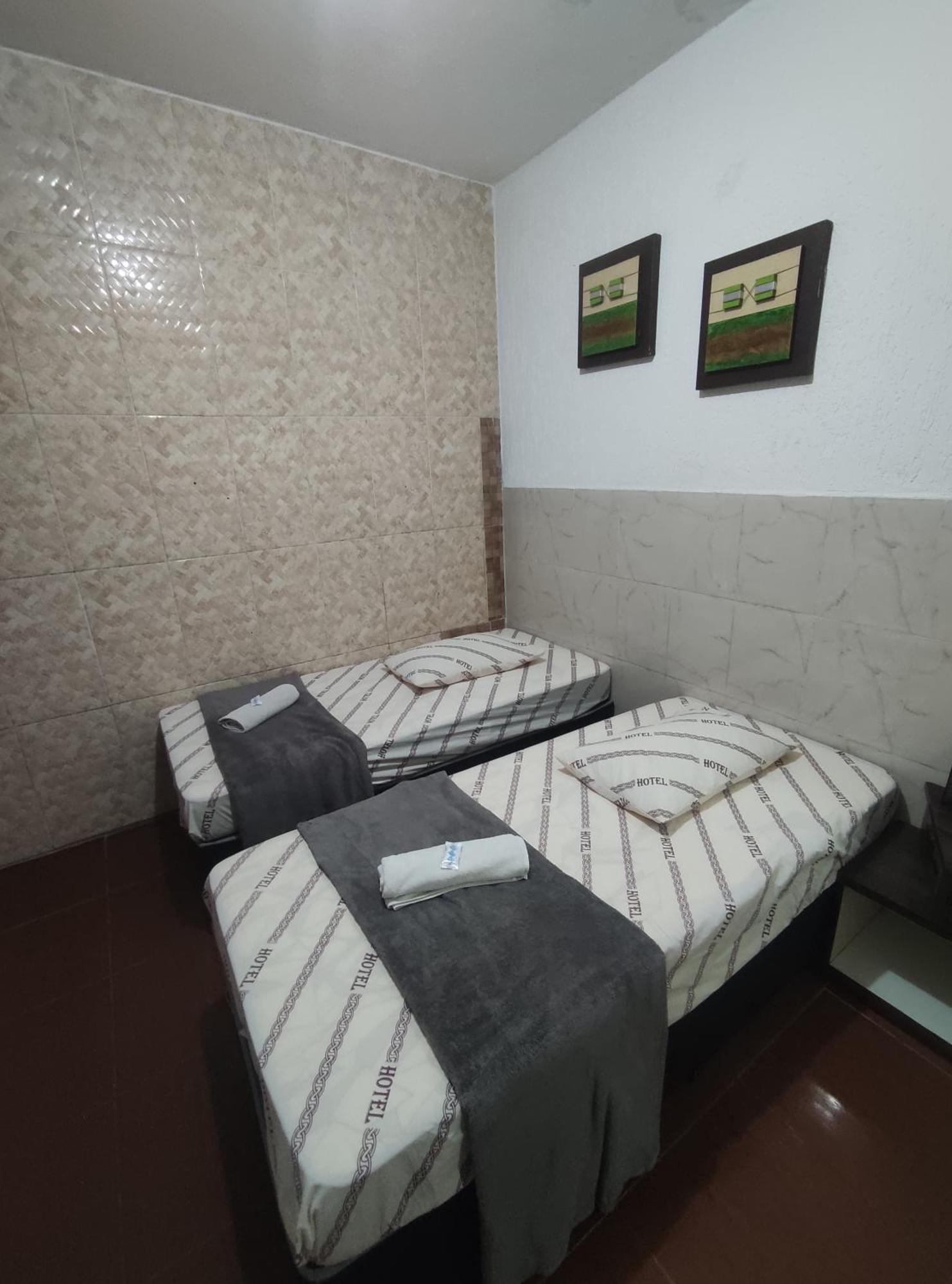 Anoitecer - Rodoviaria Tiete, Anhembi, Expo Center Capsule hotel *