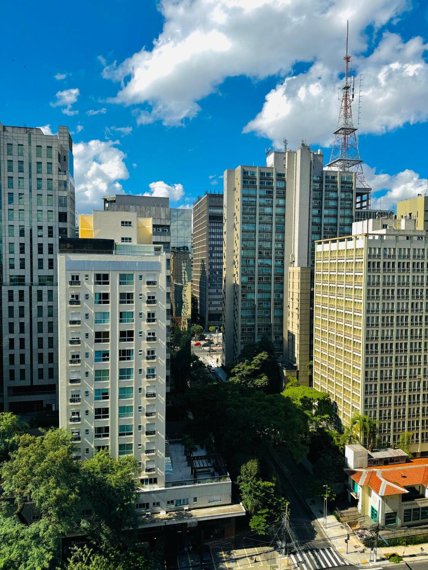 - Avenida Paulista Hotel 4*