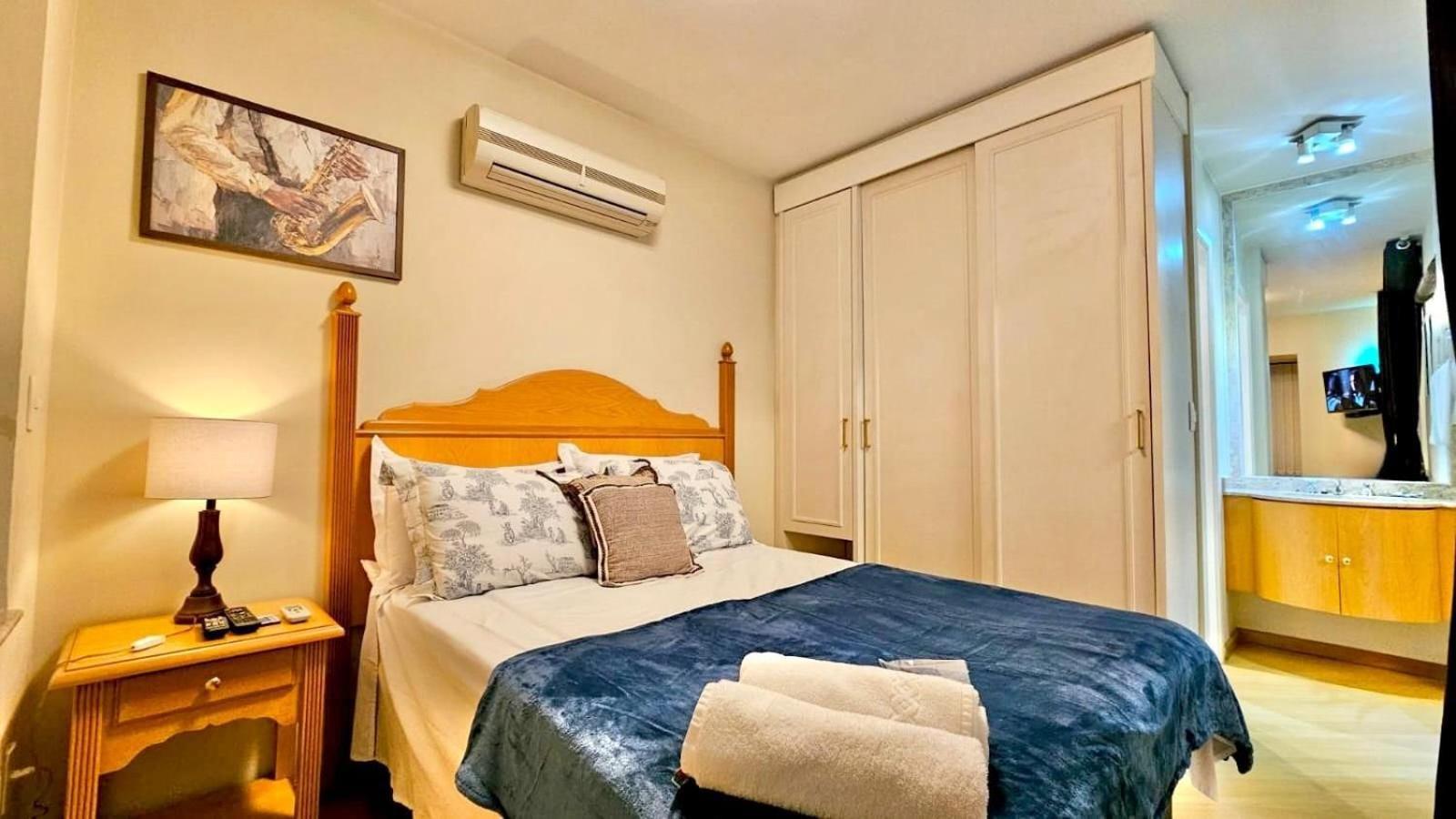 Flat C/dois Quartos Em Moema Sp *