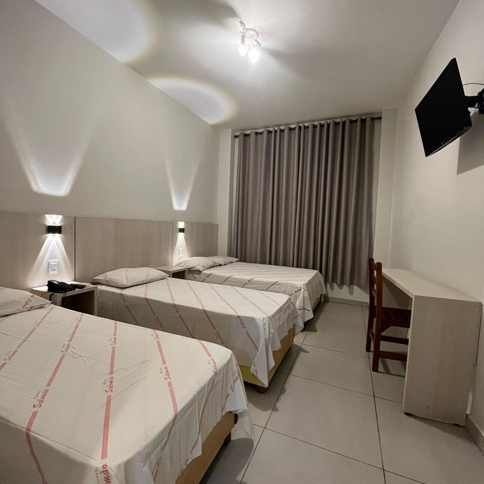 Salomao: Near 25 De Marco & Sampa Sky Hotel 2*