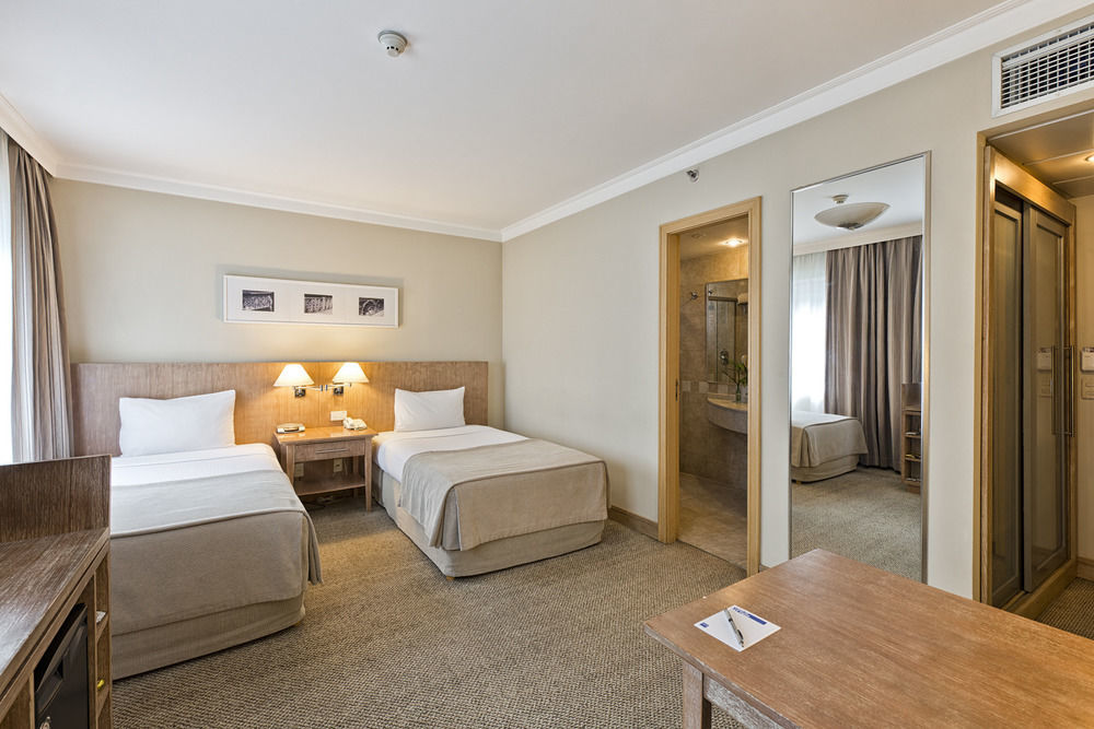 Tryp Berrini 4*