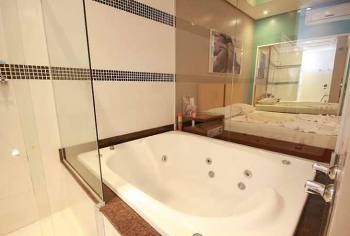 Las Brisas Love hotel *