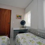 Prático e confortável apto com 2 quartos totalmente equipado e perto de tudo