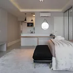 Apartamento Com Vaga De Garagem E Supermercado