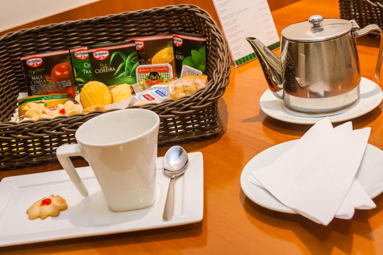 Leques Brasil Escola Hotel 3*