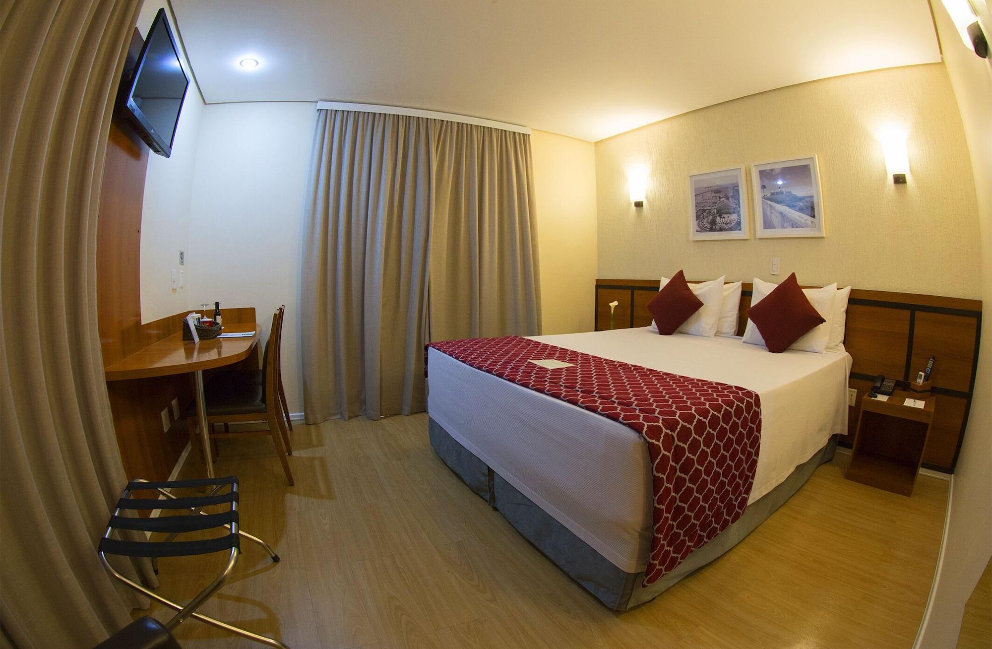 Leques Brasil Escola Hotel 3*