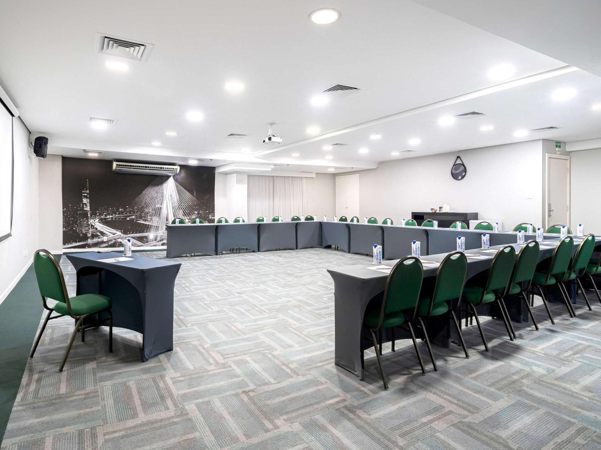 Hotel Mercure Ibirapuera Privilege 4*