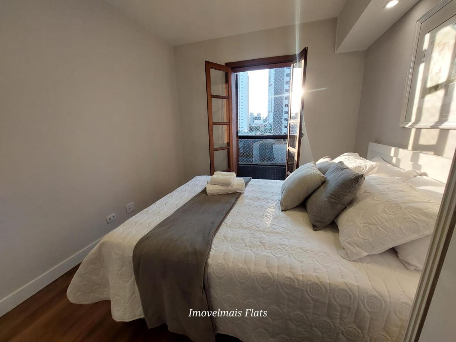 Apartamento Dois Quartos Hc, Metro E Oscar Freire