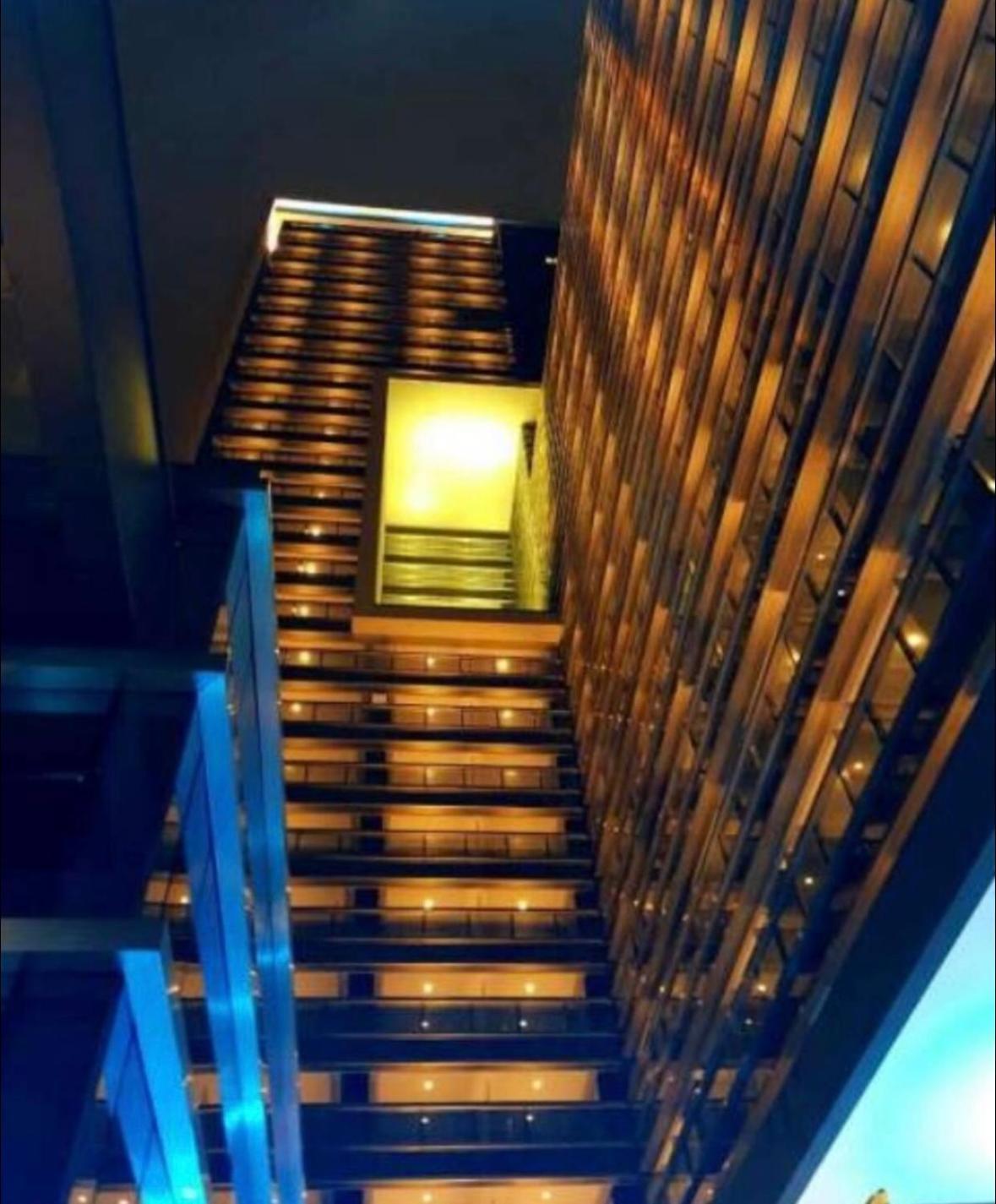 Setin Downtown Com Piscina E Vista Skyline *