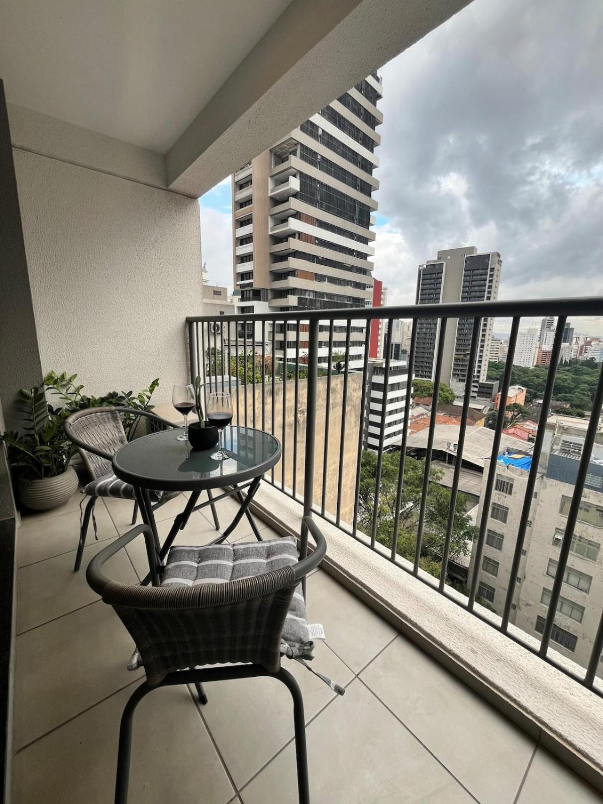 Estudio Com Varandinha Na Consolacao - Pertinho Da Av Paulista E Do Metro Paulista *