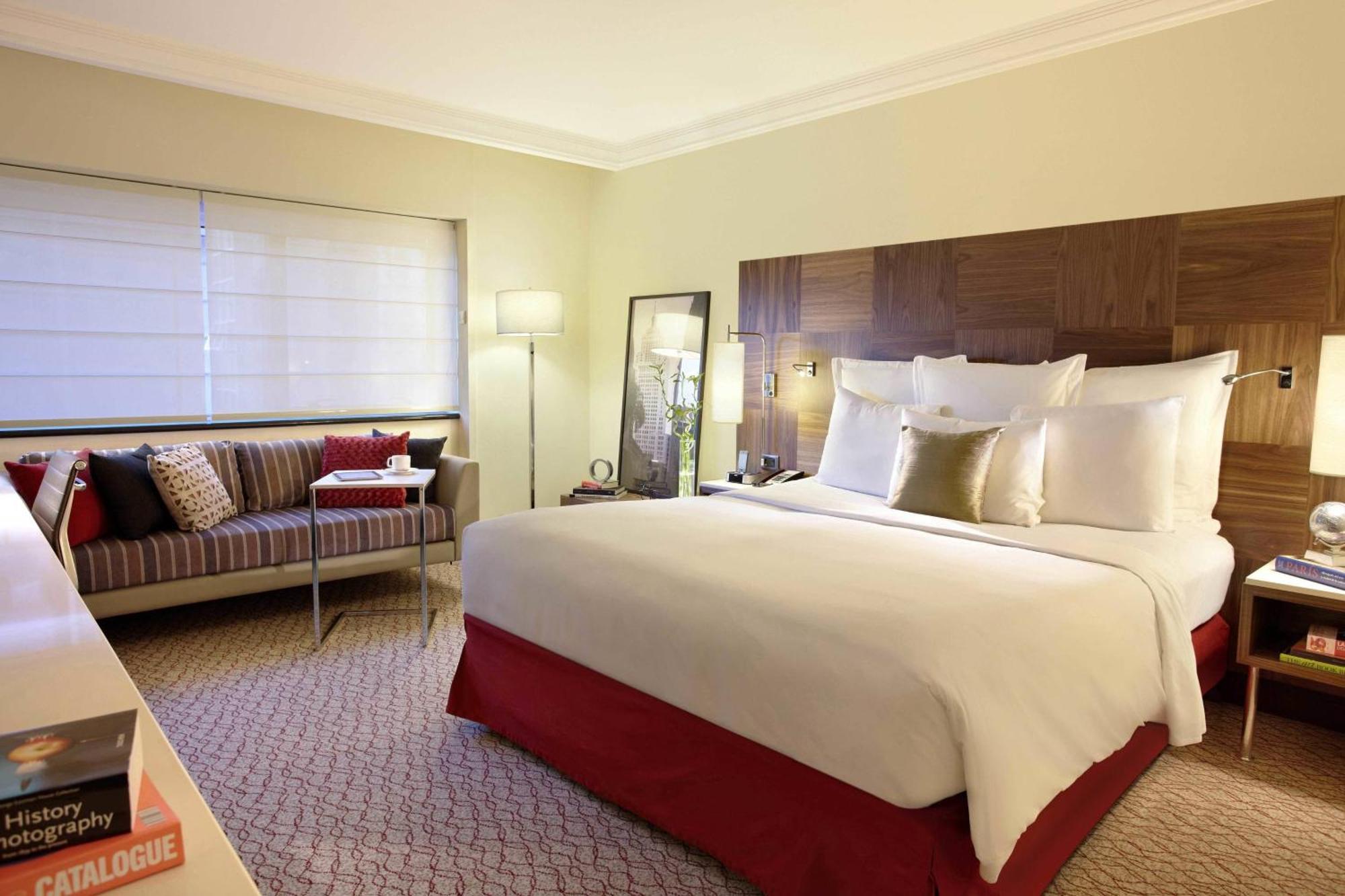 Renaissance Hotel 5*