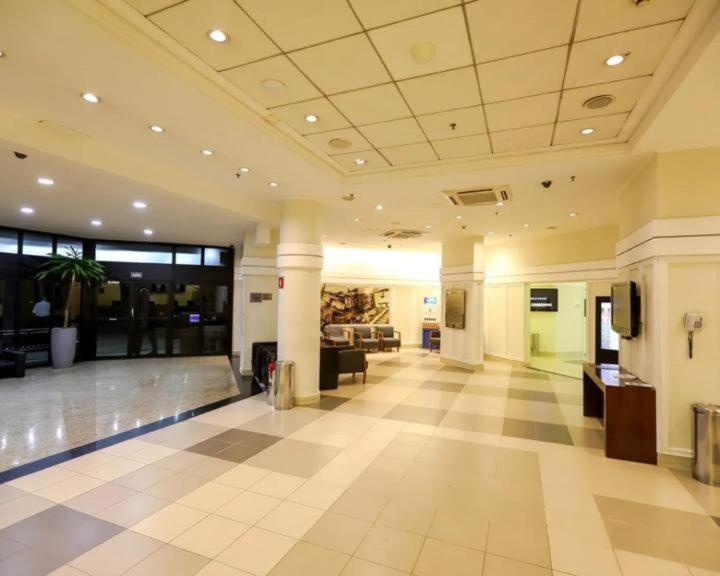 Apartamento Flat Com Conforto E Requinte Em Frente Aeroporto - H1001 *