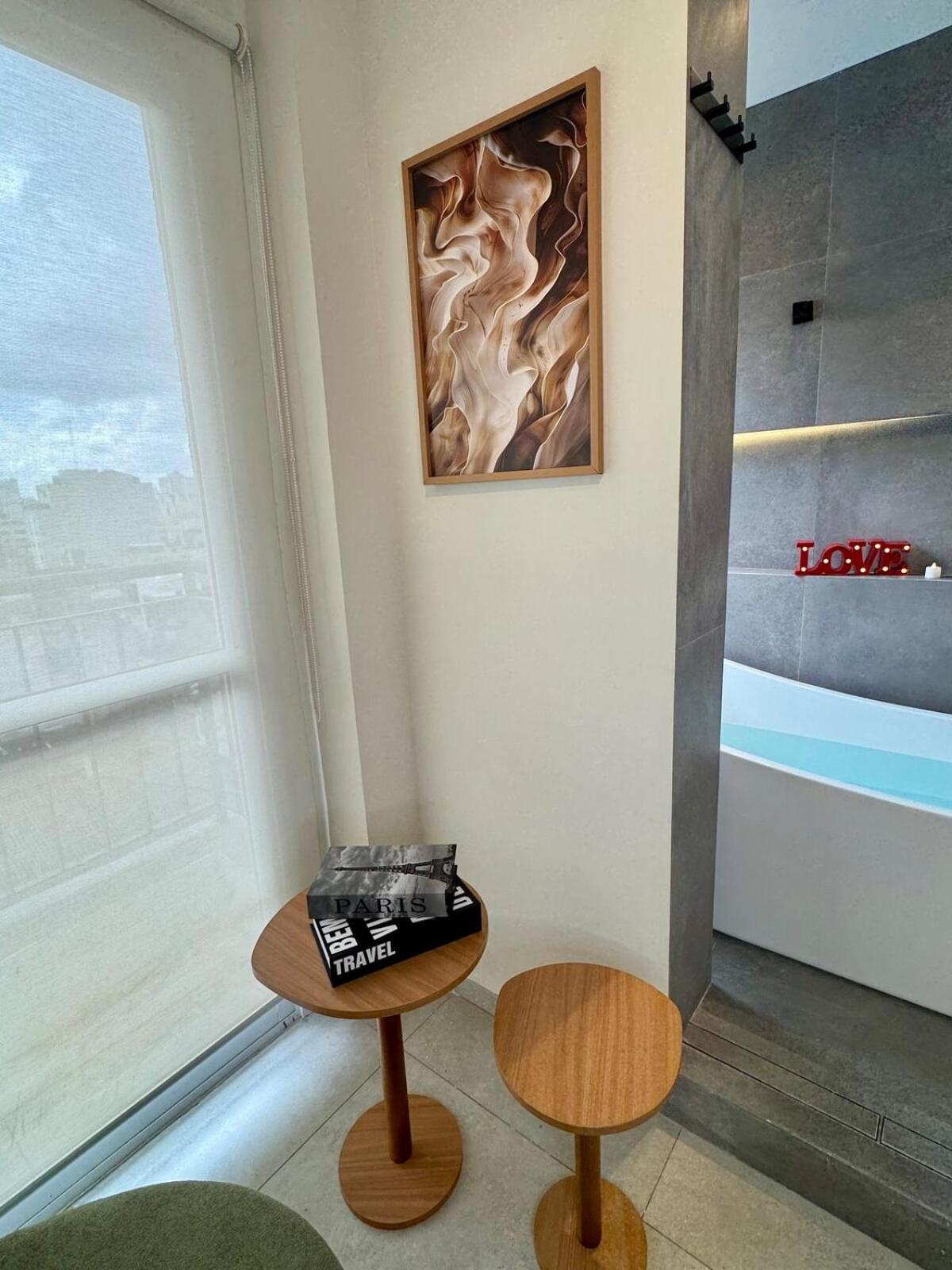 Ap, Banheira, Tv58, Amplo, Uh84 Apartamento