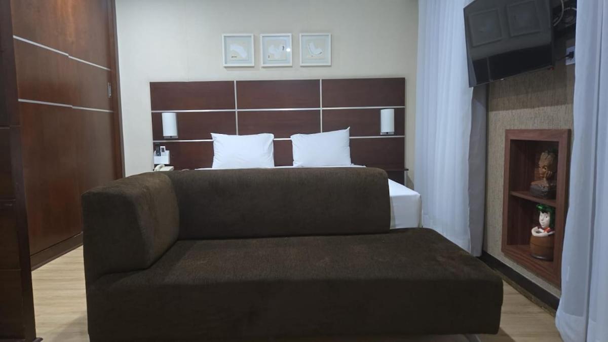 Unique 15min Cons Apartment *