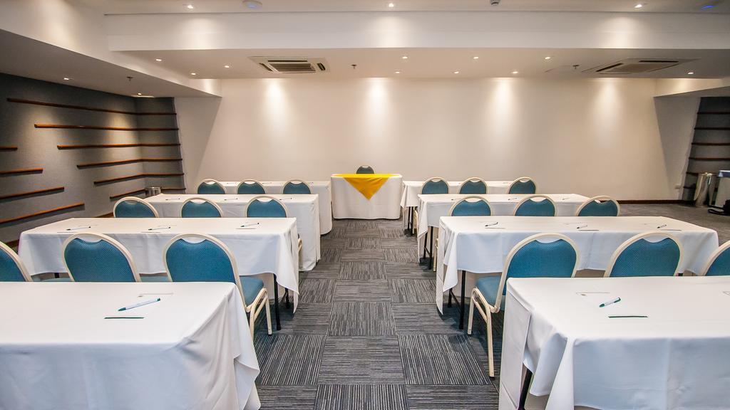 Leques Brasil Escola Hotel 3*