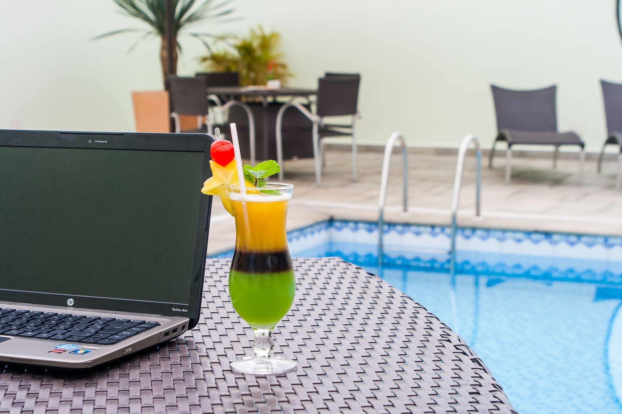 Leques Brasil Escola Hotel 3*