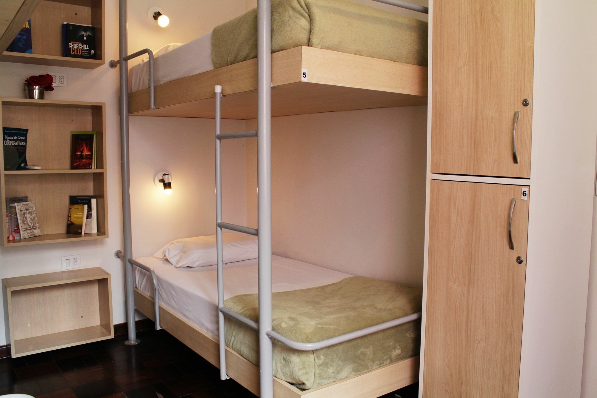 Albergue Business *