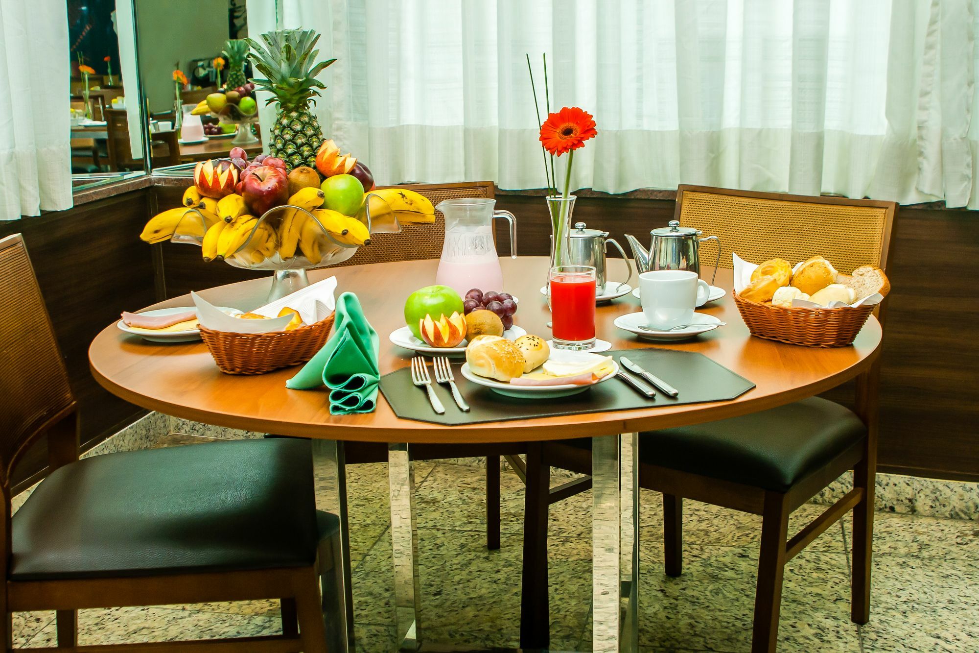 Leques Brasil Escola Hotel 3*