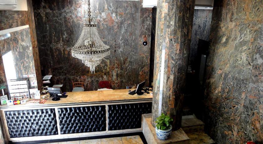 La Guardia Hotel 3*